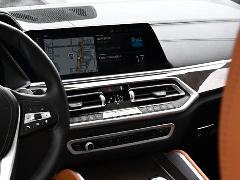 Certified 2023 BMW X6 xDrive40i w/ Parking Assistance Package image 30