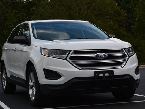 Used 2017 Ford Edge SE w/ Cargo Accessory Package image 4