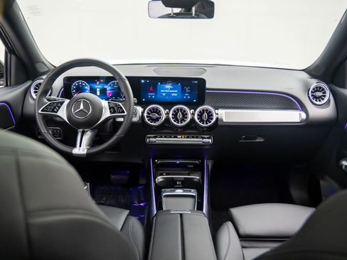 Used 2024 Mercedes-Benz GLB 250 4MATIC w/ Exclusive Package image 12