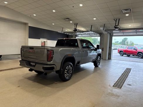 Used 2024 GMC Sierra 3500 AT4 w/ Technology Package AWD/4WD image 7