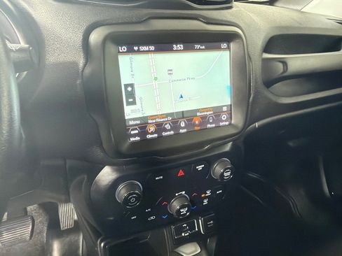 Used 2020 Jeep Renegade Altitude w/ UConnect 8.4 Nav Group FWD image 18