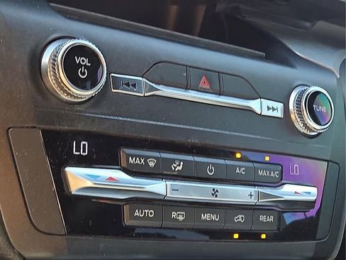 Used 2020 Ford Explorer XLT w/ Equipment Group 202A image 24