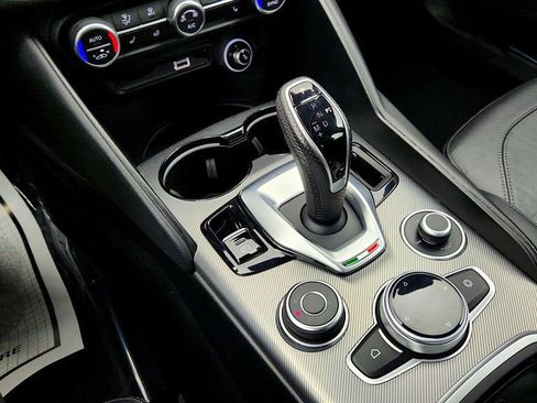 Used 2022 Alfa Romeo Giulia Veloce image 17
