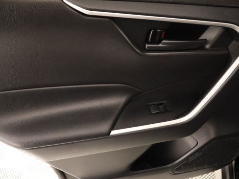 Used 2021 Toyota RAV4 LE AWD/4WD image 15
