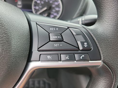 Used 2025 Nissan Sentra SV FWD image 22