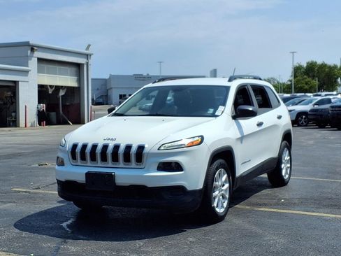 Used 2016 Jeep Cherokee Sport FWD image 2