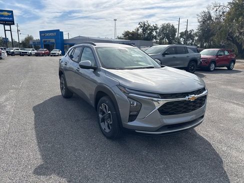 New 2026 Chevrolet Trax LT image 2