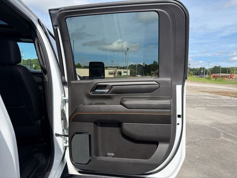 Used 2024 GMC Sierra 2500 AT4 w/ AT4 Premium Plus Package AWD/4WD image 17