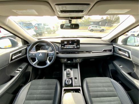 Used 2024 Mitsubishi Outlander SE image 31