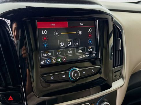 Used 2022 Chevrolet Traverse LS FWD image 38