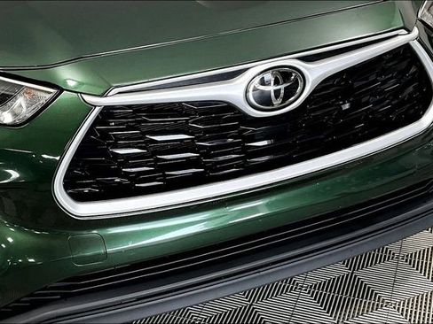 Used 2023 Toyota Highlander XLE image 30