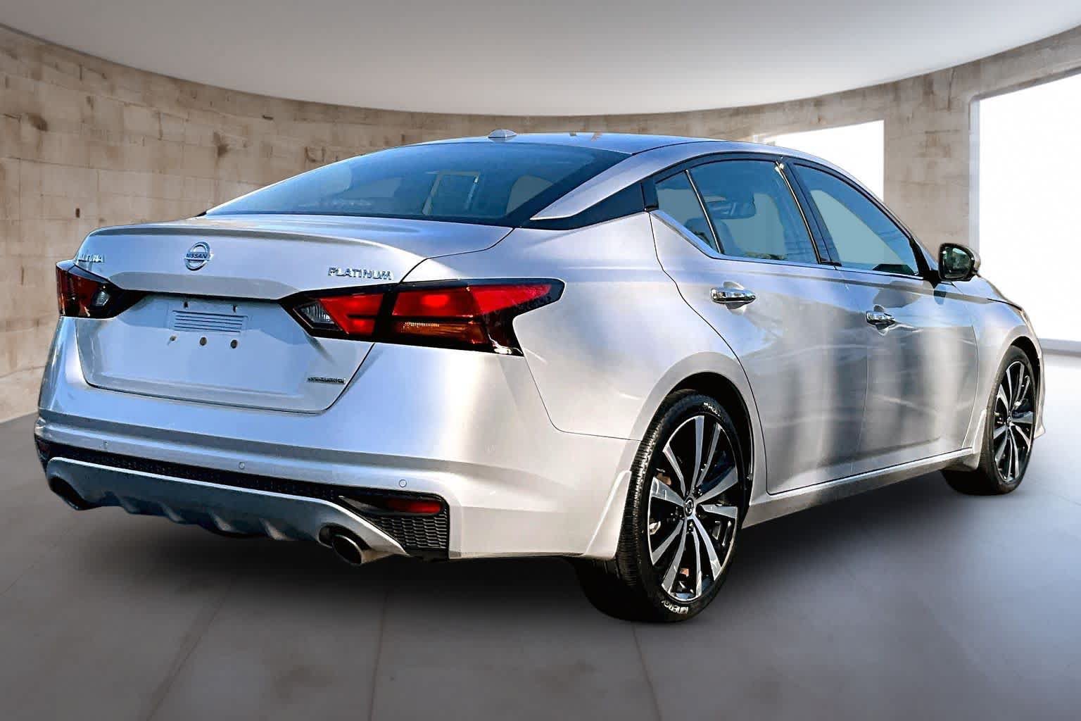 Used 2019 Nissan Altima 2.0 Platinum FWD image 5