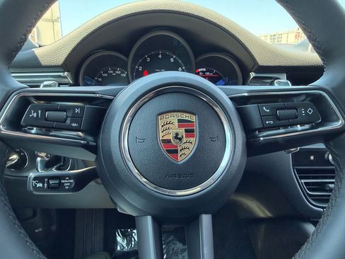 Certified 2026 Porsche Macan AWD/4WD image 29