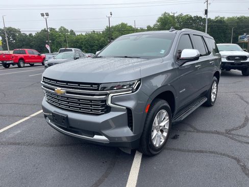 Used 2021 Chevrolet Tahoe Premier w/ Premium Package RWD image 3