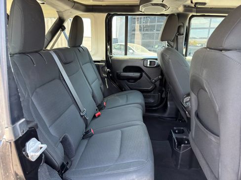 Used 2019 Jeep Wrangler Unlimited Sport AWD/4WD image 11