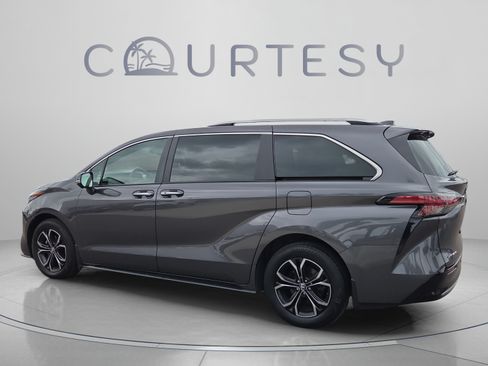 Certified 2025 Toyota Sienna Platinum AWD/4WD image 3