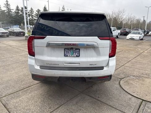 Used 2023 GMC Yukon XL SLT w/ SLT Luxury Package image 7