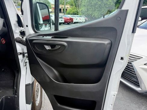 Used 2021 Mercedes-Benz Sprinter 2500 w/ Premium Package image 31