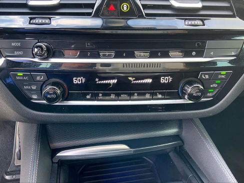 Used 2022 BMW 540i w/ Executive Package image 33