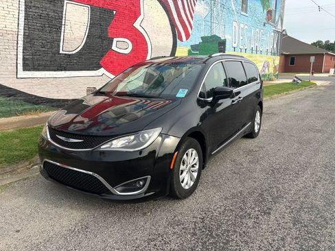 Used 2019 Chrysler Pacifica Touring-L FWD image 52