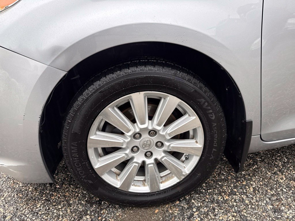 Used 2017 Toyota Sienna AWD image 11