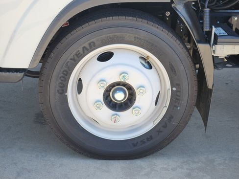 New 2024 Chevrolet Low Cab Forward image 16