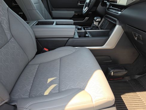 Used 2025 Toyota Tundra Limited image 35