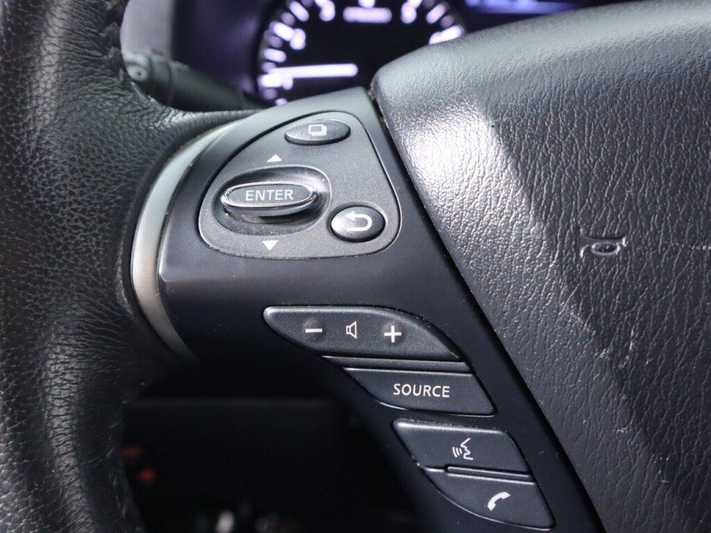 Used 2017 Nissan Pathfinder Platinum AWD/4WD image 12
