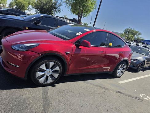 Used 2024 Tesla Model Y Long Range AWD/4WD image 5