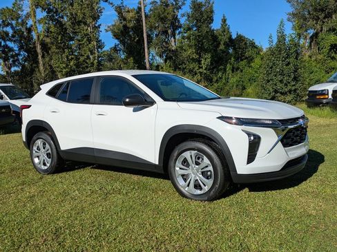 New 2026 Chevrolet Trax LS w/ Driver Confidence Package image 2