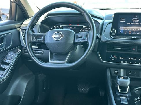 Used 2025 Nissan Rogue SV FWD image 36