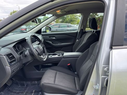 Used 2025 Nissan Rogue SV AWD/4WD image 29