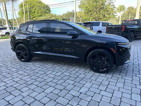 Used 2026 Chevrolet Equinox EV RS FWD image 15