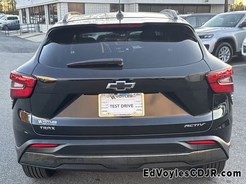 Used 2025 Chevrolet Trax ACTIV image 4