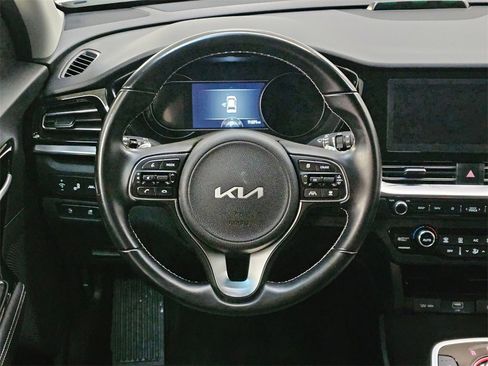 Used 2022 Kia Niro EX image 19