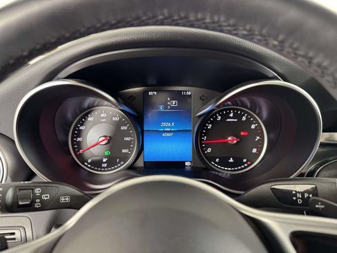 Used 2022 Mercedes-Benz GLC 300 4MATIC image 3