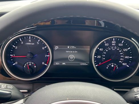 Used 2024 Kia Carnival EX FWD image 26