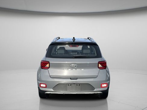 Used 2022 Hyundai Venue Limited image 6