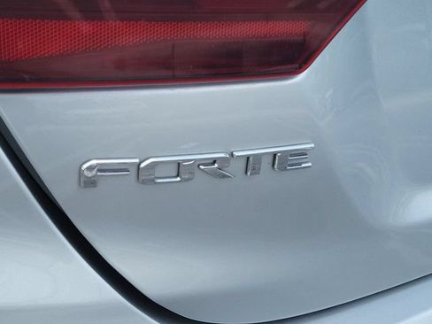 Used 2019 Kia Forte LXS FWD image 5
