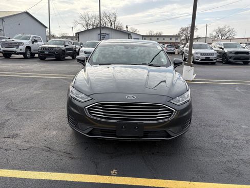 Used 2019 Ford Fusion SE image 3
