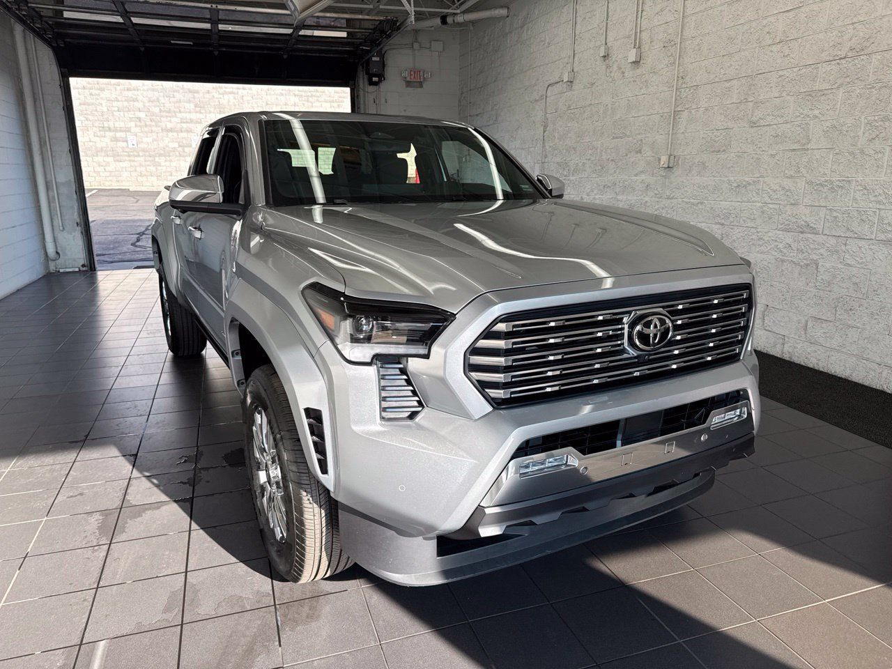 Certified 2025 Toyota Tacoma Limited AWD/4WD image 2