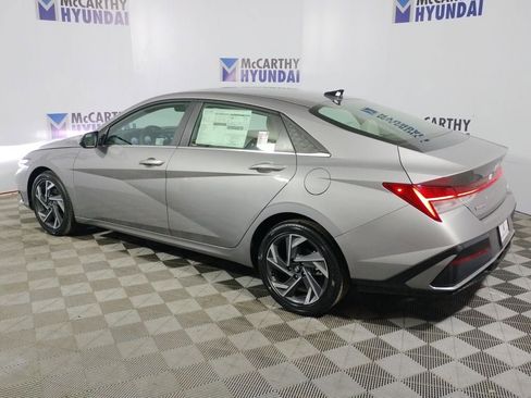 Used 2025 Hyundai Elantra Limited FWD image 11