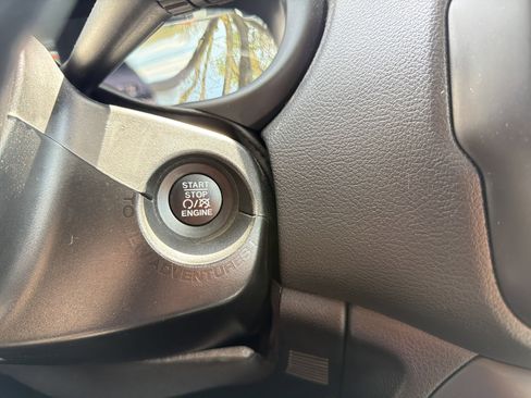 Used 2022 Jeep Renegade Latitude w/ Convenience Group AWD/4WD image 18