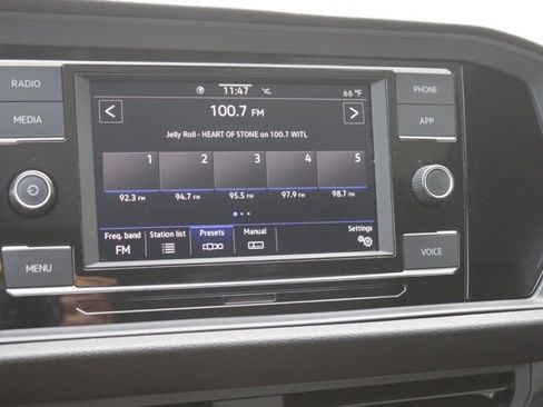 Used 2022 Volkswagen Jetta SE w/ Panoramic Sunroof Package image 23