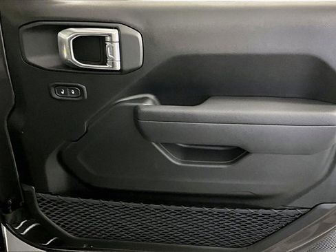 Used 2025 Jeep Wrangler Sport image 28