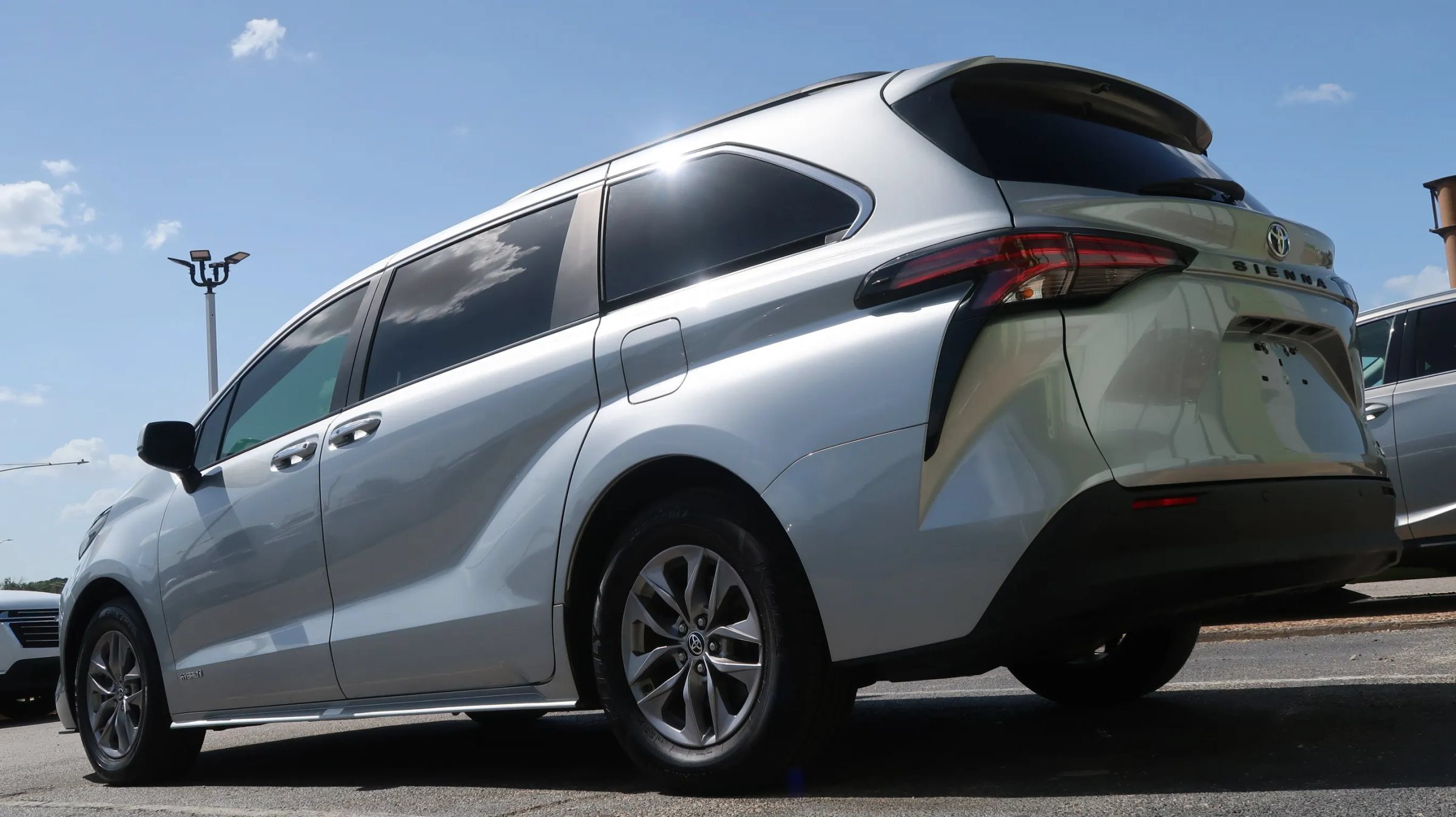 Used 2021 Toyota Sienna XLE FWD image 13