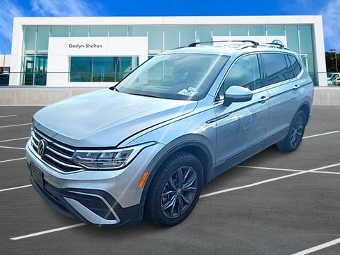 Used 2023 Volkswagen Tiguan SE FWD image 1