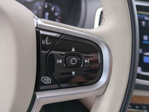Used 2022 Volvo XC90 T5 Momentum w/ Advanced Package FWD image 25