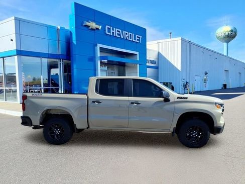 Used 2023 Chevrolet Silverado 1500 Custom Trail Boss w/ LPO, Dark Essentials Package AWD/4WD image 2
