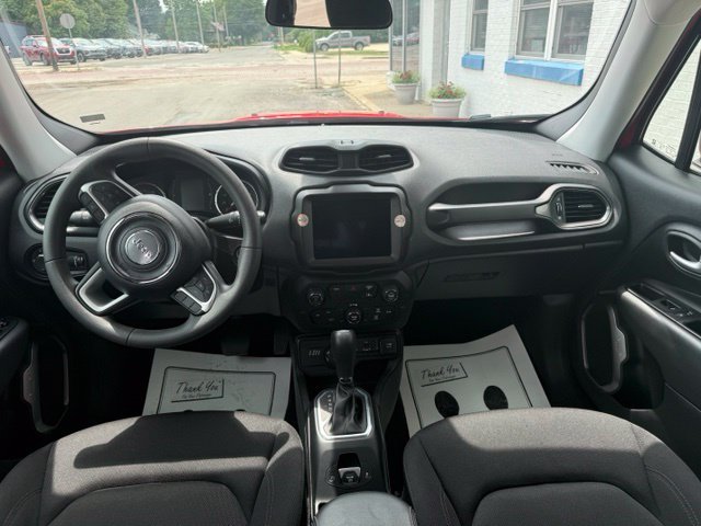 Used 2023 Jeep Renegade Latitude AWD/4WD image 14